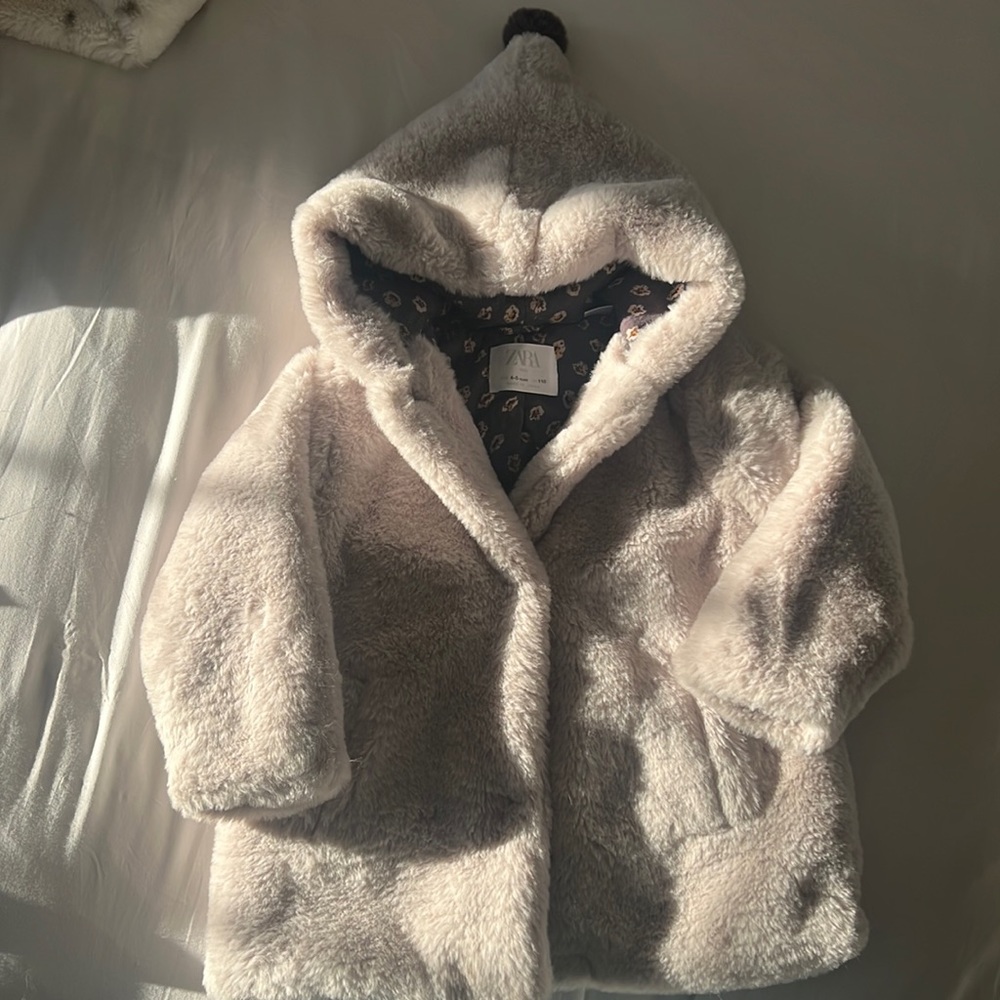 Kids faux fur jacket size 4-5 light gray - purple flower liner. Purple Pom Pom.